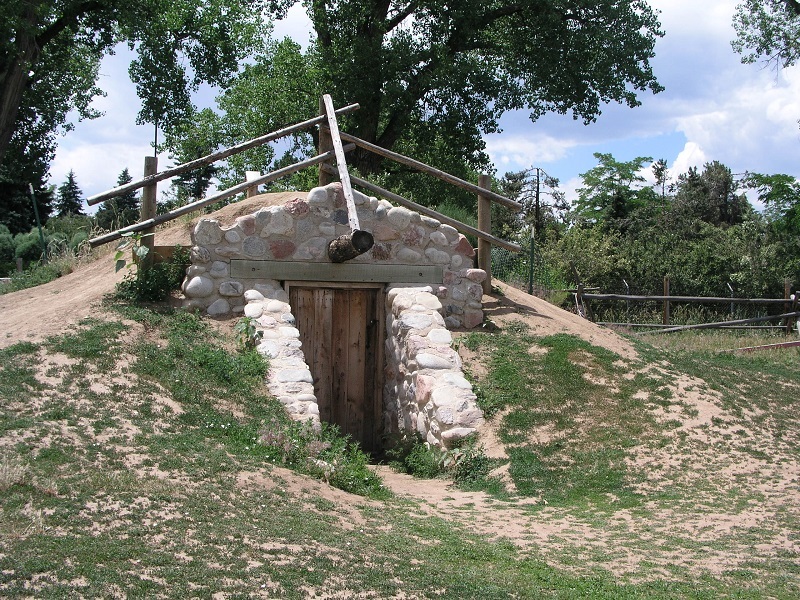 2002-2007ish Root cellar P1010096 800px.jpg